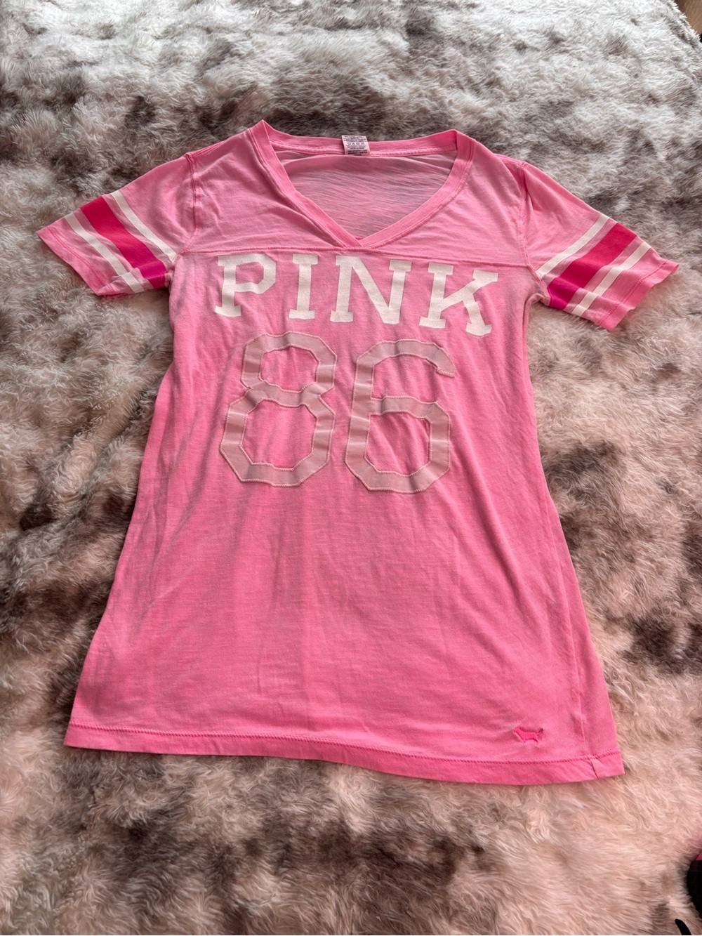 PINK Victoria's Secret Hot Pink V-Neck Tee with White '86' Graphic